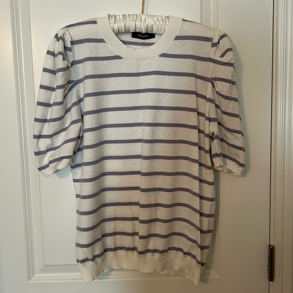 Women’s puff sleeve sweater